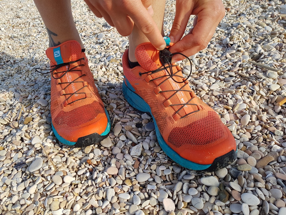 Salomon XA Elevate má tradičně šněrování Quicklace