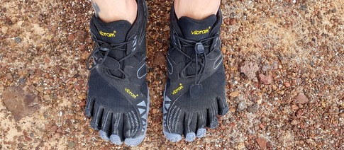 Recenze Vibram Fivefingers V-TRAIL: dojmy z minimalistických bot