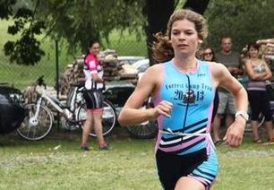 TEODORA CHVALOVÁ – všestranná běžkyně od dráhy po půlmaratony, která má za sebou i triatlon: &#8222;Závody se snažím si hlavně užít a vyčistit si hlavu!&#8220;