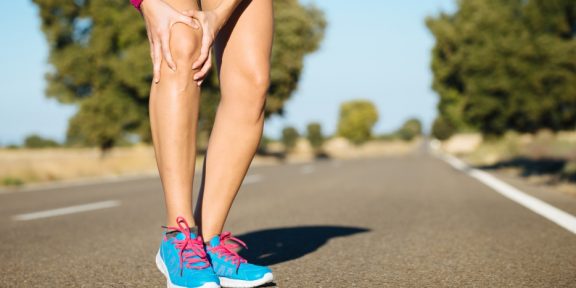 Na jaké zdravotní potíže si dát při běhu pozor – běžecké koleno