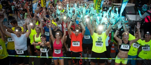 Premiérový NIGHT RUN MOST běželo přes 800 běžců, prvenství získali Ottenschlägerz a Rusínová