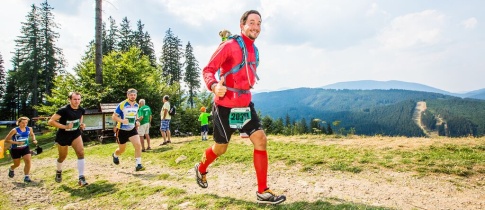 Nádhernou, ale náročnou premiéru Běhej Lesy na Bílé ovládli Mocek a Fořtová