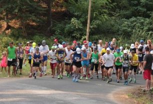 Pátý ročník Maratonu Českým rájem přilákal prvomaratonce, prvenství získali Josef Veber a Jitka Černá