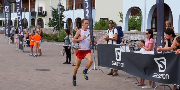 STRC Lipno 1/2 maraton: Nejkrásnější závod seriálu vyhrál Endlman, mezi ženami se slušným náskokem Matrasová + FOTOGALERIE VŠECH ZÁVODNÍKŮ KE STAŽENÍ ZDARMA