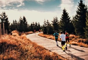 ČEZ Jizerská 50 Run přilákala 1251 závodníků. Padesátku ovládli Podroužek a Zuzánková