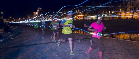 Seriál nočních běžeckých závodů Night Run pokračuje v Praze