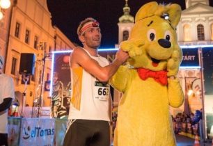 Noční běžecký závod Night Run rozzářil centrum jihočeské metropole, na desítce zazářili Srb a Grabmüllerová