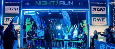 Poslední zastávku série Night Run 2015 ovládli Gajdoušek a Chmelková