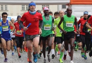 ČEZ Plzeňský půlmaraton v centru města ovládli Keňan Kemboi a Etiopanka Senbeta, z našich běžců nejrychleji Eisner a Šmákalová + FOTOGALERIE VŠECH ZÁVODNÍKŮ KE STAŽENÍ