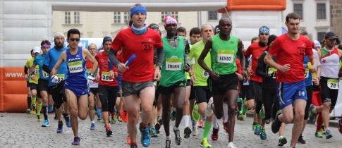 ČEZ Plzeňský půlmaraton v centru města ovládli Keňan Kemboi a Etiopanka Senbeta, z našich běžců nejrychleji Eisner a Šmákalová + FOTOGALERIE VŠECH ZÁVODNÍKŮ KE STAŽENÍ