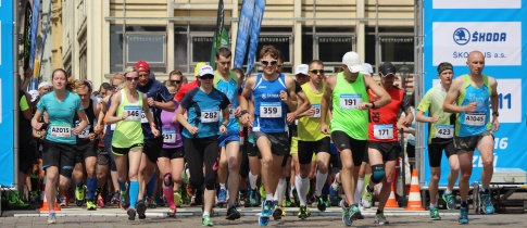 Na ŠKODA FIT půlmaratonu v Plzni dominovali Přemysl Švarc a Petra Kavijová + FOTKY ZÁVODNÍKŮ ZDARMA KE STAŽENÍ