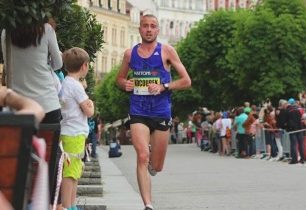 Karlovarský půlmaraton: Nadvláda afrických běžců pokračuje, z Čechů nejlepší Kocourek a Kamínková + FOTKY ÚČASTNÍKŮ ZDARMA KE STAŽENÍ