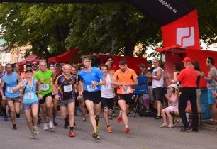 Pátý ročník Krkonošského půlmaratonu se vydařil. Prvenství vybojovali Flegl a Luštincová.