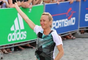 Olomoucký půlmaraton: V úmorném vedru kralovali Keňané, mezi Čechy nejlepší Eva Vrabcová Nývltová a Pavel Dymák