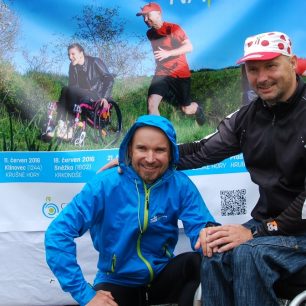 Nový český rekord padl! René Kujan pomáhá vozíčkářům – uběhl 22 maratonů a vystoupal na 7 vrcholů za 22 dní