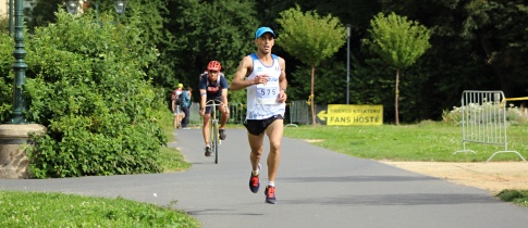 Rekordní a tropickou RunTour v Plzni rozběhlo téměř 1 500 běžců, desítka se stala kořistí pro Sajiho a Preibischovou + FOTKY ZÁVODNÍKŮ ZDARMA KE STAŽENÍ