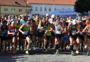 Půlmaraton Moravským krasem ovládli maďar László Gregor a Petra Kamínková