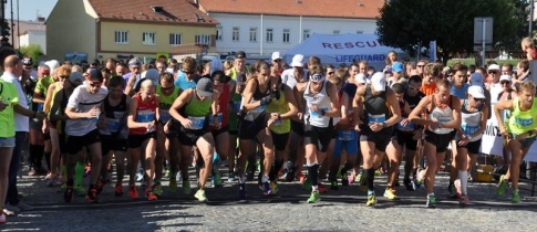 Půlmaraton Moravským krasem ovládli maďar László Gregor a Petra Kamínková