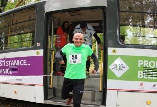 Již tuto neděli vyrazí běžci na 16 km dlouhou trasu z Petřína do Bohnic. Na startu tradičního City Cross Run Prague se objeví elitní atleti i hobby běžci.