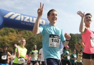 Prvními vítězi běžeckého závodu Mizuno Podzimní 10 se stali Čípa a Jagošová