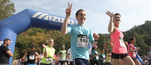 Prvními vítězi běžeckého závodu Mizuno Podzimní 10 se stali Čípa a Jagošová
