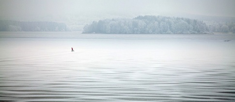 Lipno Ice Marathon startuje za dva týdny. Zamrzlé Lipno čeká na závodníky.