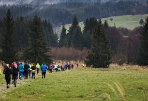 Deštivý, ale krásný úvodní závod Běhej lesy Brdy nejrychleji zvládli Hrdina a Rambová + FOTKY ZÁVODNÍKŮ ZDARMA KE STAŽENÍ