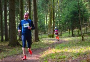 Jarní půlmaraton Rychnov nad Kněžnou premiérově na jedničku. Nejrychleji běželi David Pecina a Jana Mikešová. + FOTOGRAFIE ZÁVODNÍKŮ ZDARMA KE STAŽENÍ