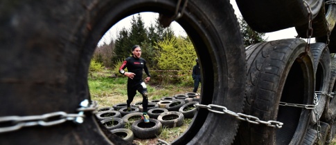 ARMY RUN na Hluboké gradoval bahnem a shyby těsně před cílem. S tratí si nejlépe poradili Jiří Vacík a Petra Veselá.