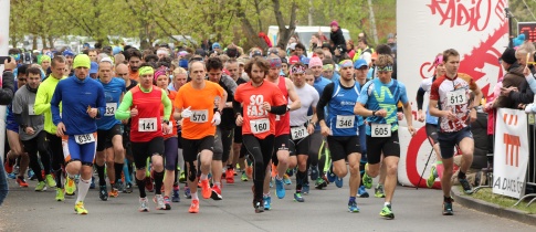 Krajský půlmaraton Plzeňského kraje ovládli Tomáš Eisner a Marcela Joglová + FOTKY ZÁVODNÍKŮ ZDARMA KE STAŽENÍ