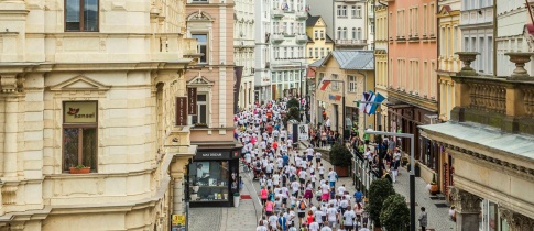 V Karlových Varech pokořeny rekordy trati, z Čechů nejrychleji Jirka Homoláč a Petra Kamínková