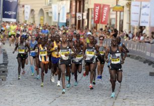 Mattoni 1/2maraton Olomouc: Běžci zaplní starobylou perlu Moravy, na startu se opět ukáže Eva Vrabcová Nývltová