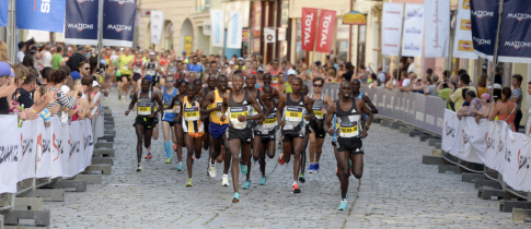 Mattoni 1/2maraton Olomouc: Běžci zaplní starobylou perlu Moravy, na startu se opět ukáže Eva Vrabcová Nývltová