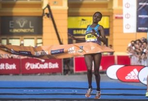 Mattoni 1/2Maraton České Budějovice ovládli Keňané, vítězka zaběhla rekord závodu. Z našich nejlépe Sekyrová a Pechek.