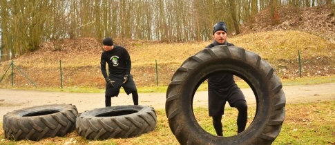 Pevnost Josefov Gladiátorům sluší. V hlavním závodě Winter Gladiator Race se s překážkami nejlépe poprali Zuzka Kocumová a Tomáš Tvrdík.