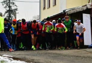Běh na Posluchov letos v rekordní účasti. Nejlépe si s tratí poradil Martin Poklop, v ženách dominovala Petra Kamínková.