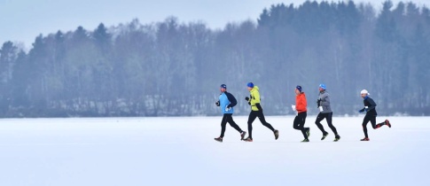 Třetí ročník Lipno Ice Marathonu byl opět jedinečný. Nejrychlejším běžcem na maratonské trati byl Jan Francke!