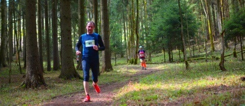 Druhý ročník Jarního půlmaratonu u Rychnova nad Kněžnou opět nabídne výjimečnou krajinu lesoparku Včelný