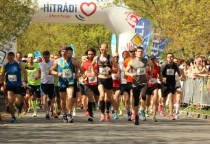 Krajský půlmaraton Plzeňského kraje ovládli Tomáš Eisner a Marcela Joglová + FOTKY ÚČASTNÍKŮ KE STAŽENÍ