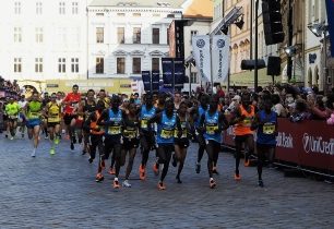 Kiprop a Gudetaová ovládli půlmaraton v Olomouci, Homoláč a Eva Vrabcová Nývltová nejlepší mezi českými závodníky