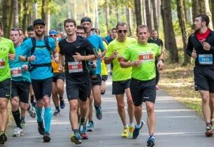 ČSOB Maraton Hradec Králové se stal kořistí pro Pecinu a Pachtovou. V Olfincar Hradeckém půlmaratonu pak dominovali Janoušek a Hloušková!