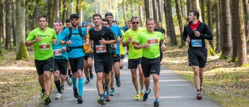 ČSOB Maraton Hradec Králové se stal kořistí pro Pecinu a Pachtovou. V Olfincar Hradeckém půlmaratonu pak dominovali Janoušek a Hloušková!
