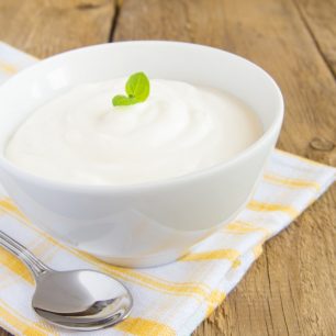 Jogurt je zdrojem přírodní mléčné bakterie