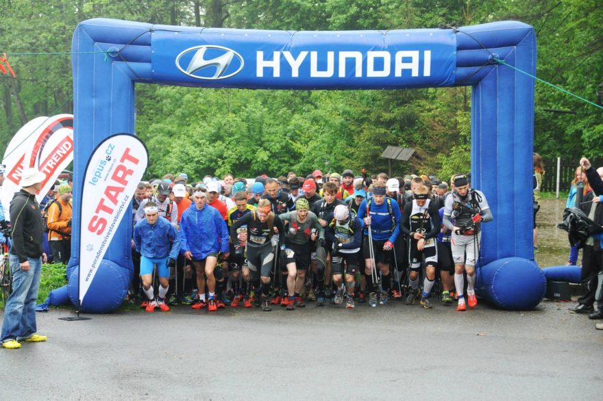 Hromadný start Hyundai Perun SkyMaratonu (autor: Střední polygrafická škola Český Těšín)