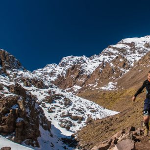 Na ultra je nejhezčí prostředí, ve kterém se běží (Vysoký Atlas, Maroko, seběh z Jebelu Toubkal)