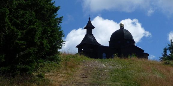 Beskydy: běžecká trasa přes Radhošť s výhledem na Vsetínské vrchy