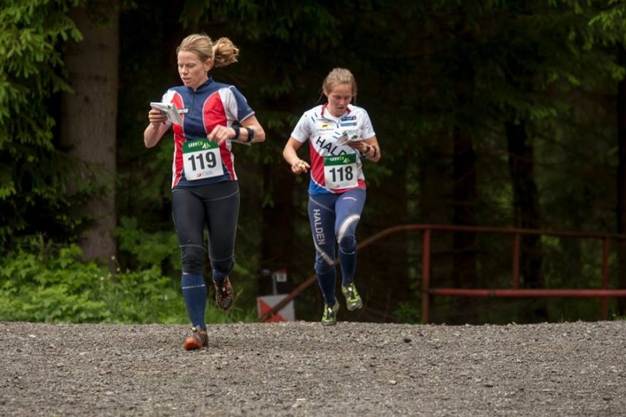 Dana Brožková na trati doběhla Evu Juřeníkovou (foto: Petr Kadeřávek)