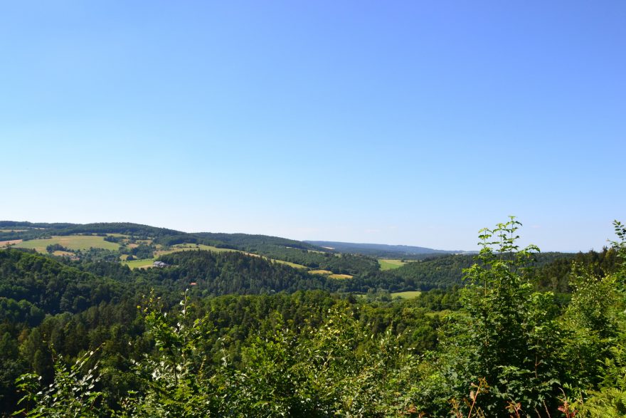 výhledy do členité krajiny