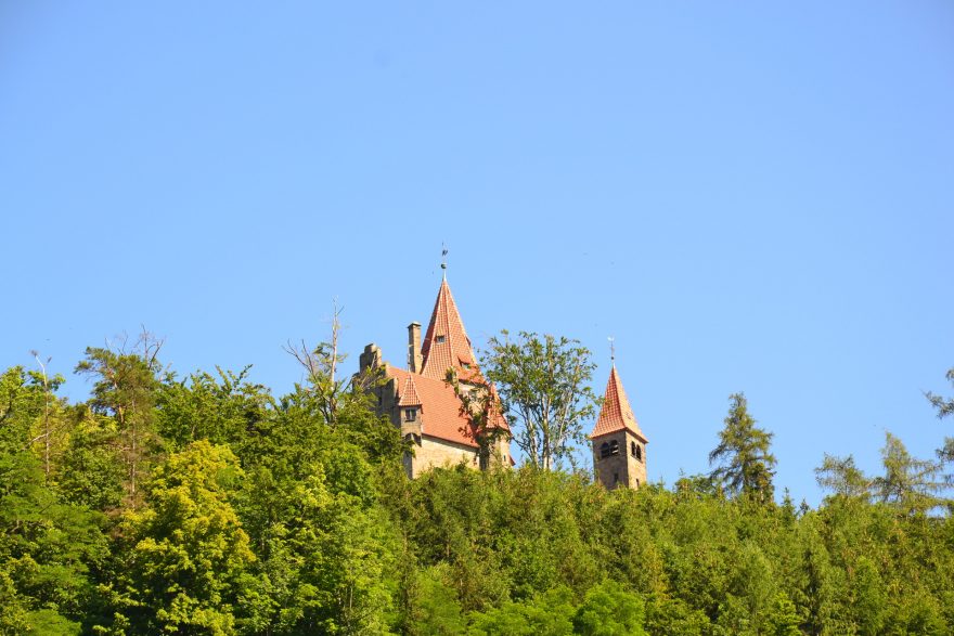 romantický hrad Bouzov nám bude dělat celou cestu společnost