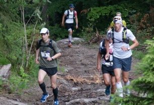 S náročnými podmínkami na Jizerském Ultratrailu si nejlépe poradili Podroužek a Zuzánková - k dispozici fotky všech závodníků ke stažení
